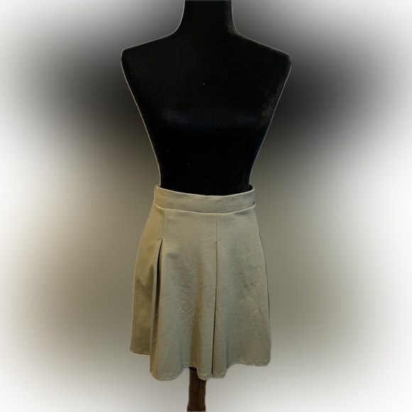Modcloth Dresses & Skirts - ModCloth Olive Green Pleated Mini Skirt size L